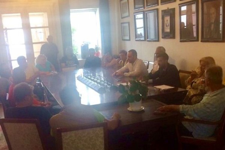 Συνάντηση του Δημάρχου Μυκόνου Κ. Κουκά με τους συμβασιούχους καθαριότητας