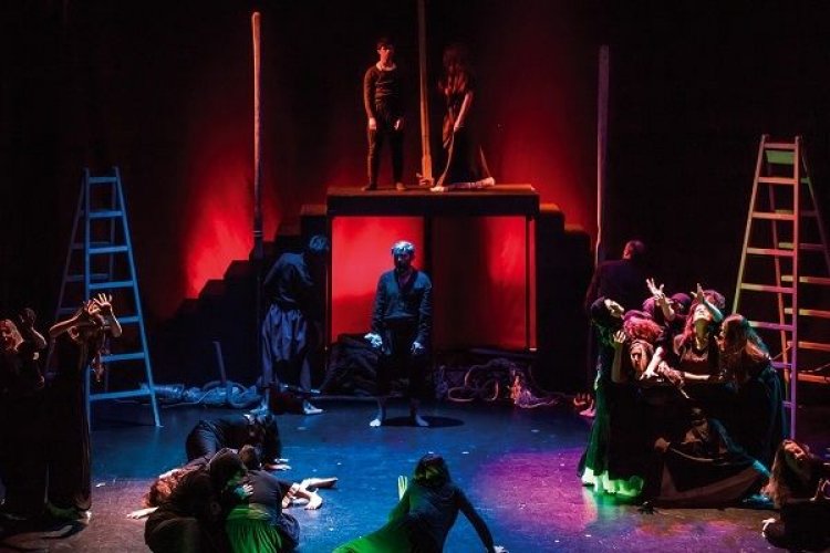 Το Θεατρικό χρονικό  του Νίκου Σφυρόερα «Μια Θαλασσινή Πολιτεία»,για την ίδρυση της Ερμούπολης στο « Απόλλων»