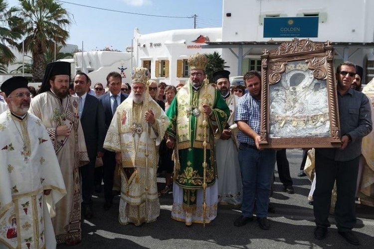 Λαμπρώς και πανδήμως εόρτασαν οι Μυκόνιοι την προστάτιδα τους Παναγία Τουρλιανή (Εικόνες & Videos)