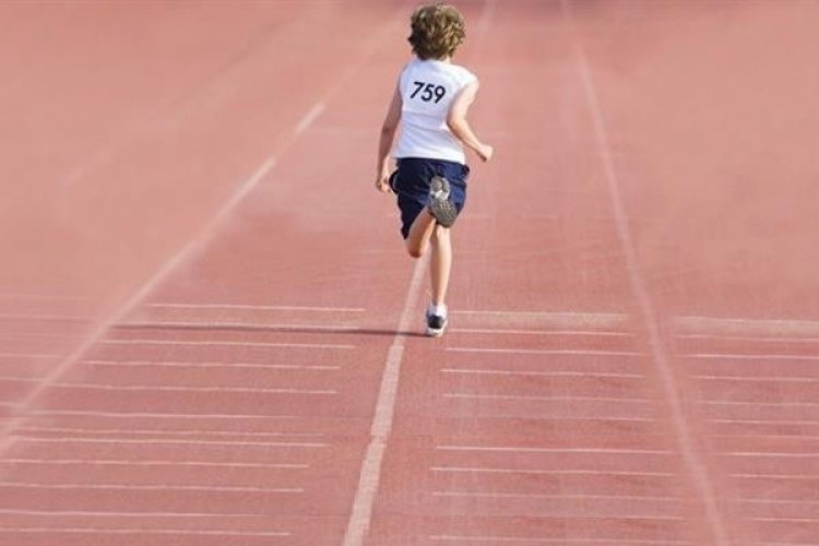 Αμέτρητα τα οφέλη που χαρίζει ο στίβος στα παιδιά