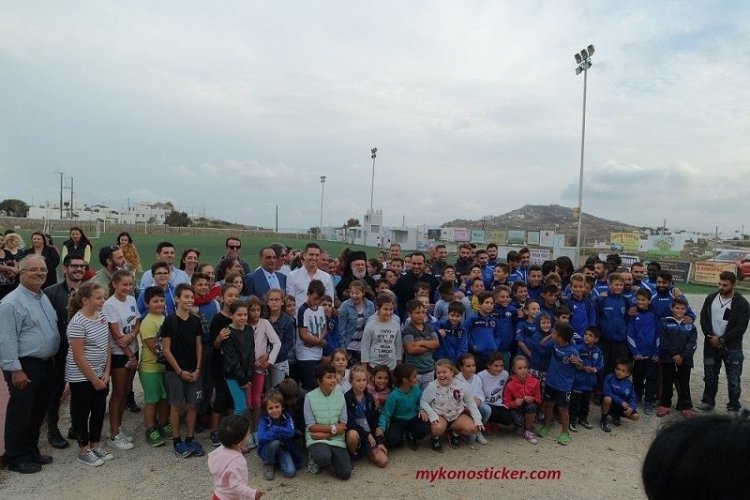 Ο Σεβασμιώτατος κ. Δωρόθεος Β' τέλεσε αγιασμό για τις αθλητικές ομάδες Ανω Μεράς Μυκόνου (εικόνες & videos)