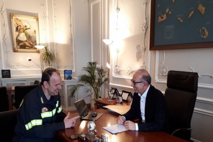 Αποχαιρετιστήρια επίσκεψη του απερχόμενου Διοικητή της  Περιφερειακής Διοίκησης Πυροσβεστικών Υπηρεσιών  Νοτίου Αιγαίου στον Αντιπεριφερειάρχη Κυκλάδων