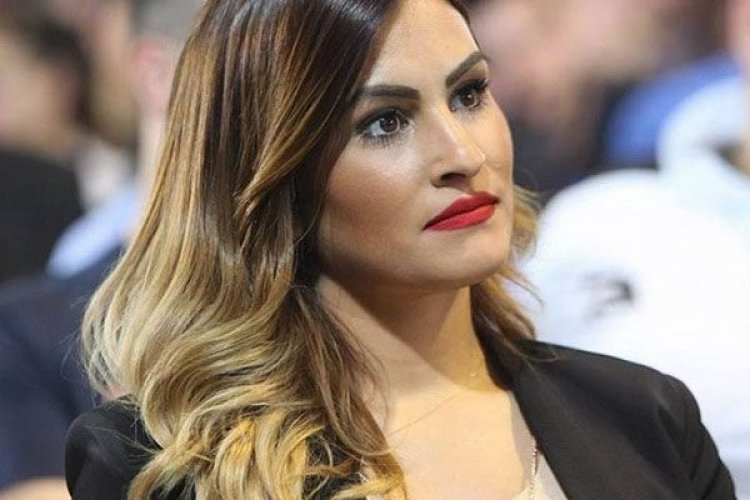 Η ανακοίνωση ανεξαρτητοποίησης της Περιφερειακής Συμβούλου Θήρας Θεώνης Λειβαδάρου