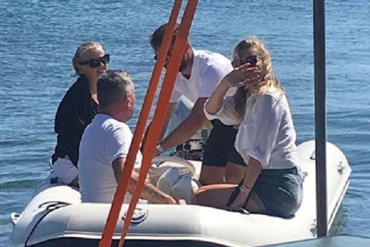 Η Kate Moss απέδρασε από τη Μύκονο σε ταβερνάκι στην Τήνο!!