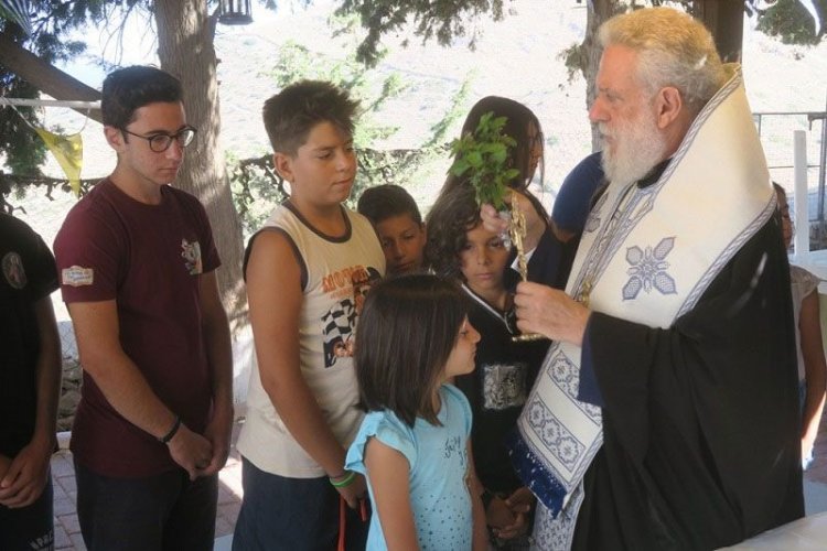 Ο Σεβασμιώτατος κ. Δωρόθεος Β΄ τέλεσε αγιασμό στο κατασκηνωτικό κέντρο της Σύρου & δέχθηκε σε εθιμοτυπική επίσκεψη τον προϊστάμενο των Πυροσβεστικών Υπηρεσιών της Περιφέρειας Ν. Αιγαίου