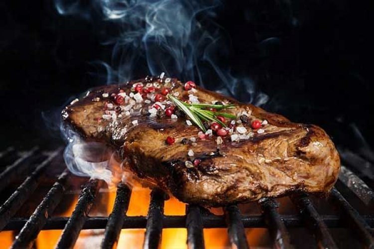 Τα λιγουρεύεστε; Κακώς! – Γιατί είναι επικίνδυνο το μαγείρεμα στα κάρβουνα