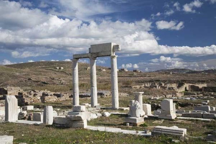 Δέος!! Η πρώτη επέμβαση στο Ιερό της Δήλου!!Αναστηλώνεται ο Ναός του Απόλλωνα!!