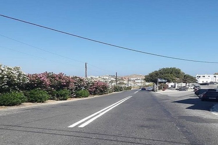 Η Περιφέρεια Νοτίου Αιγαίου προχωρά σε διαγραμμίσεις του οδικού δικτύου Μυκόνου