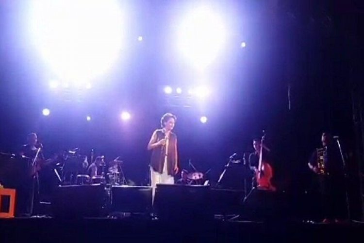 ΚΕΑ: «Τα χρώματα της Ελλάδας» και η Άλκηστις Πρωτοψάλτη στο Αρχαίο Θέατρο της Καρθαίας