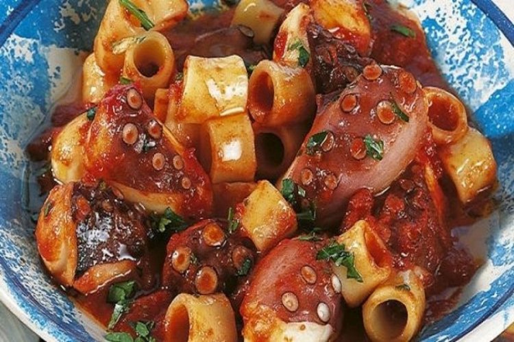 Χταπόδι ή Μοσχιός με Μακαρονάκι Κοφτό [Βήμα-Βήμα]