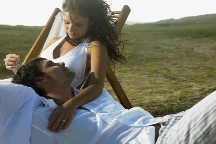 Μ' αγαπάς; Μα γιατί δεν με καταλαβαίνεις;