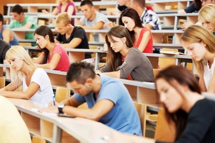 Πανελλαδικές 2017: Άλλαξε για τρίτη φορά ο αριθμός των εισακτέων σε ΑΕΙ, ΤΕΙ