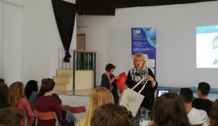 Επιστολή της Μαρίας Σταυρακοπούλου στον Δήμαρχο Μυκόνου για την ανεξήγητη κωλυσιεργία στην μεταδημότευσή της