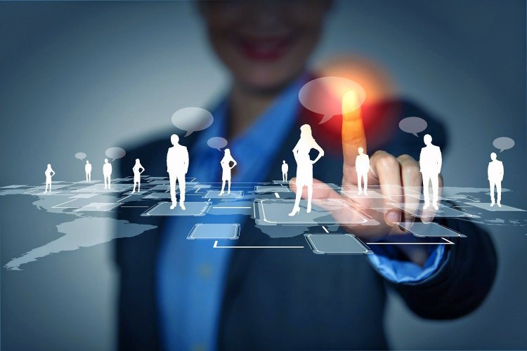 FAZ: Σε ποια επαγγέλματα θα εργαζόμαστε στο μέλλον;