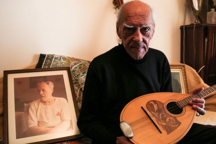 Απεβίωσε ο ρεμπέτης και δεξιοτέχνης του μπουζουκιού Στέλιος Βαμβακάρης (Videos)