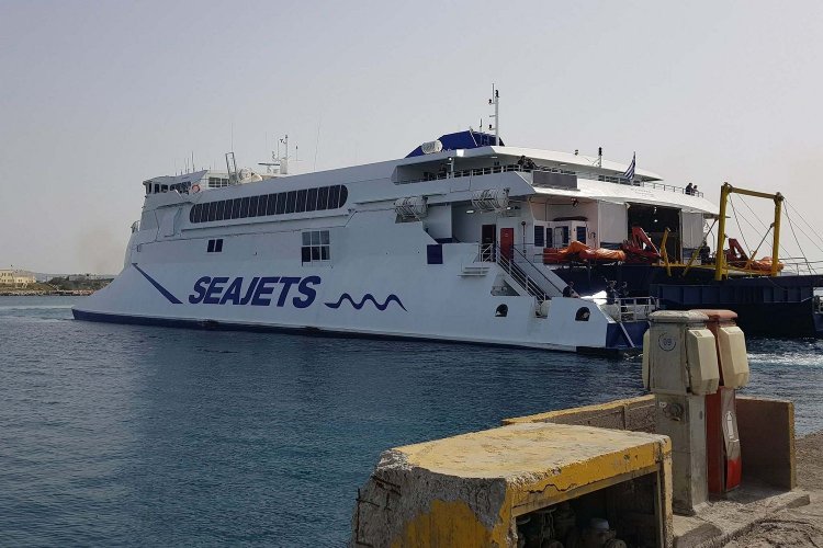 Naxos Jet: Δεμένο στη Ραφήνα!! Ακυρώθηκε το προγραμματισμένο δρομολόγιο του για  Άνδρο-Τήνο-Μύκονο-Πάρο-Νάξο