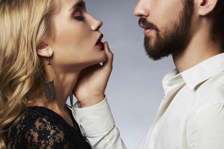 Τι προσέχει μια γυναίκα πάνω σου;