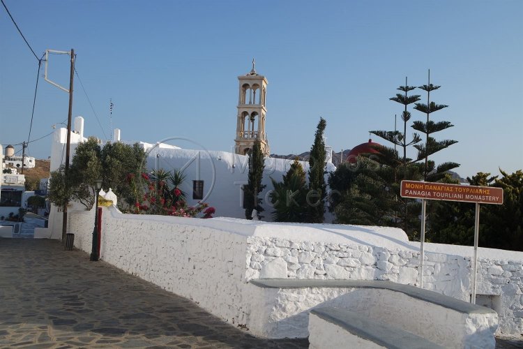 Μύκονος: Ιερά αγρυπνία επί τη μνήμη του Αγίου Μεγαλομάρτυρος Ευσταθίου στην Ιερά Μονή Παναγίας Τουρλιανής