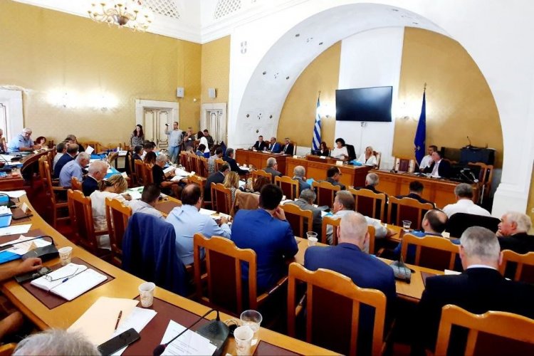 Με πρόσθετους όρους, περιορισμούς και διαδικασία παρακολούθησης, η έγκριση του Περιφερειακού Συμβουλίου στην επένδυση της Μυκόνου