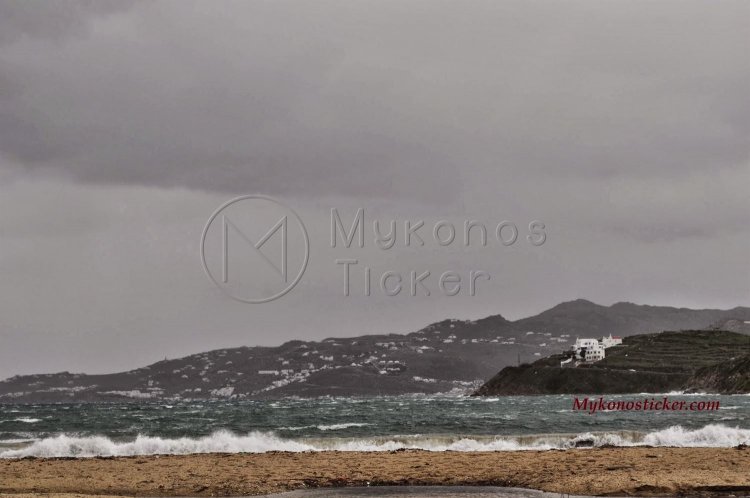 Νέο σφοδρό κύμα κακοκαιρίας τη Δευτέρα με βροχές και καταιγίδες στις Κυκλάδες