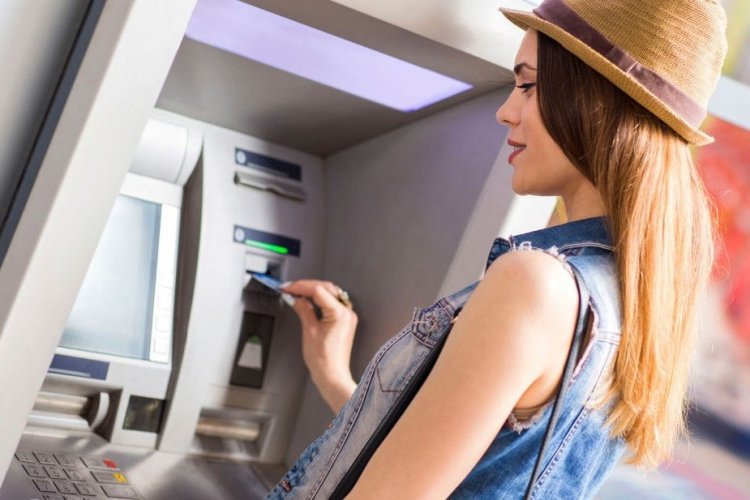 Ανάληψη Μετρητών: Τι πρέπει να προσέχουμε στα ΑΤΜ!! Χρήσιμες Συμβουλές!!