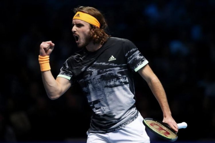 Στο πάνθεον των κορυφαίων ο Στέφανος Τσιτσιπάς κέρδισε τον Ρότζερ Φέντερερ και προκρίθηκε στον τελικό του Nitto ATP Finals!! [Video]