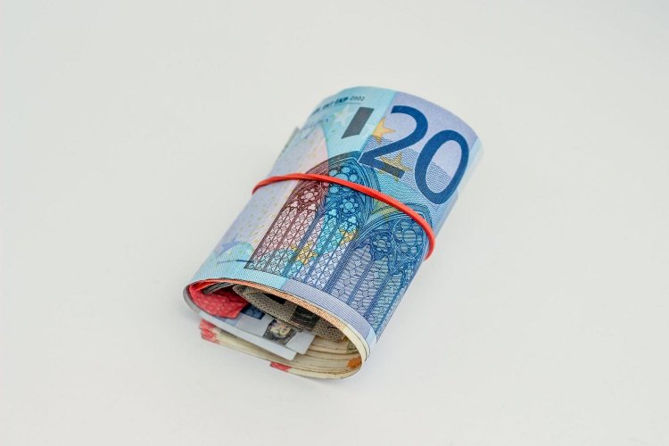 Πρωτοχρονιάτικο «δώρο»: Τριπλή εισοδηματική ενίσχυση για τις οικογένειες - Τα κριτήρια για το επίδομα  με παιδιά