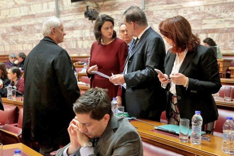 Παιδεία: Πυρ ομαδόν από την Εκπαιδευτική Κοινότητα, για την έμμεση αναγνώριση των Κολεγίων