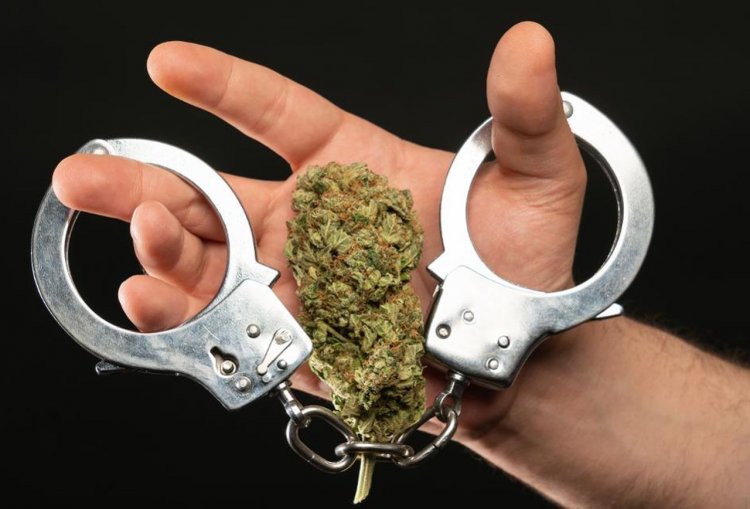 Μύκονος Συλλήψεις: για Παράνομες Οικοδομικές Εργασίες & Διωκόμενου για υπόθεση Ναρκωτικών