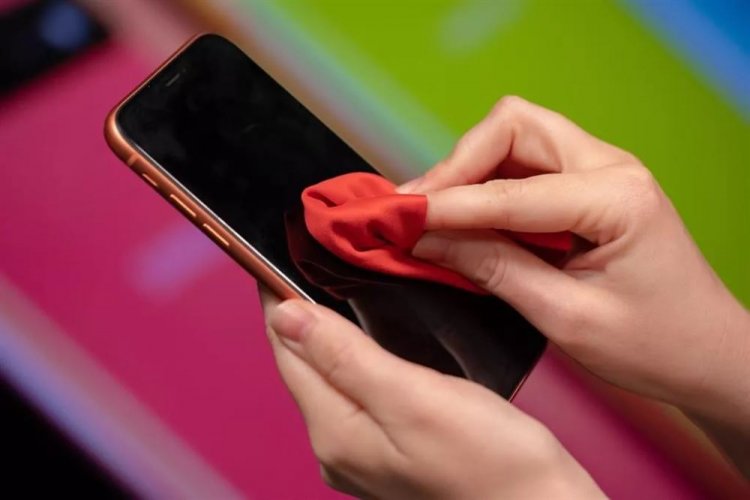 Coronavirus - Κινητό Τηλέφωνο - Κάθε Πότε και Πώς επιβάλλεται να το απολυμαίνουμε