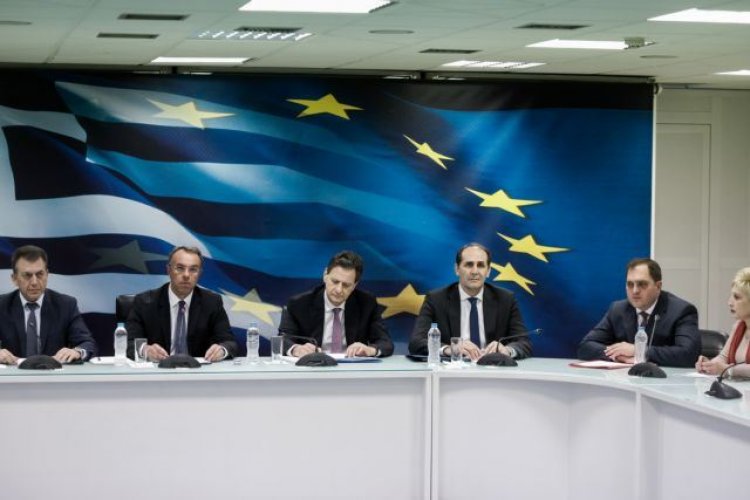 Κορωνοϊός: Σε 4 πυλώνες η 1η δέσμη οικονομικών μέτρων - Αναστολή ΦΠΑ και οφειλών σε ΔΟΥ για τέσσερις