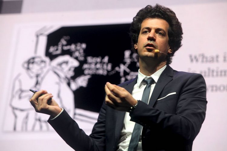 Coronavirus : Με ένα μύθο ο καθηγητής του M.I.T. Κωνσταντίνος Δασκαλάκης, εξηγεί την εκθετική αύξηση των κρουσμάτων του Κορωνοϊού