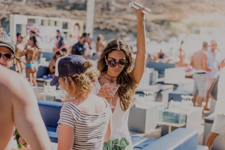 Coronavirus Travel: Καλοκαίρι χωρίς Μπαρ, Κατασκηνώσεις και Συναυλίες!! Τι αλλάζει!!