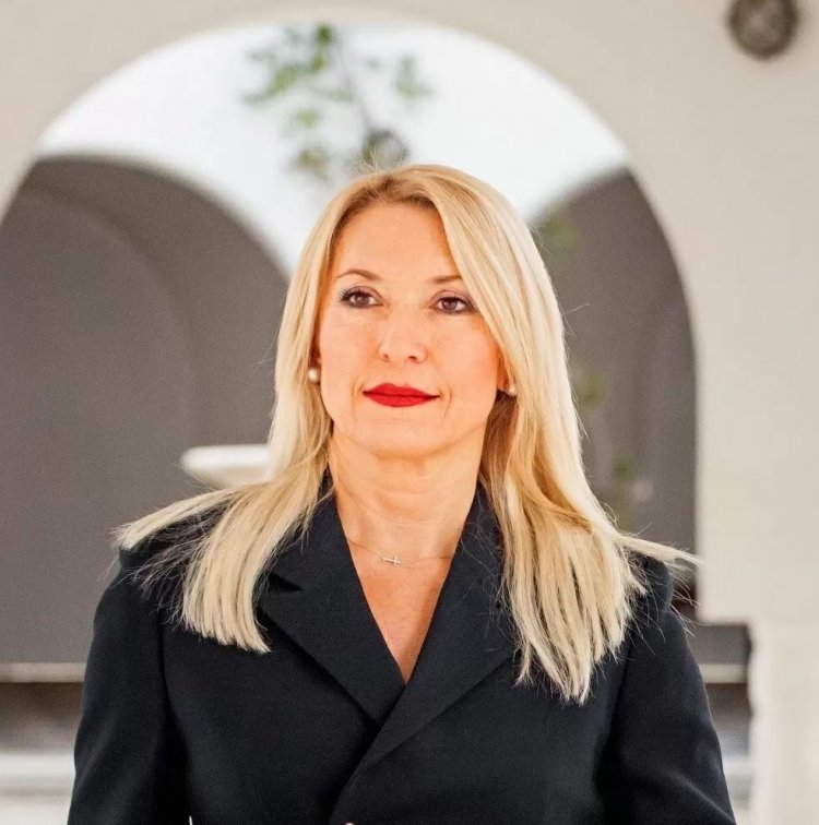 Aegean islands - Ελευθερία Φτακλάκη: Ο τουρισμός ... που πληγώνει! - Τα νησιά μας εκπέμπουν κραυγή αγωνίας!