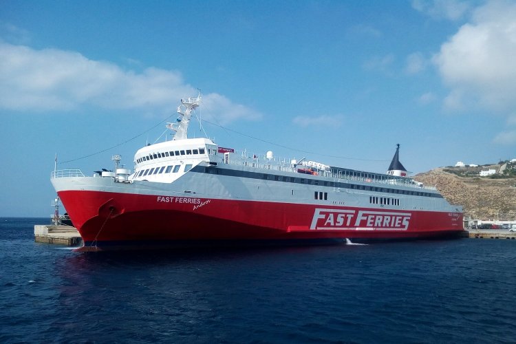 Επάνοδος για το Fast Ferries Andros, στο λιμάνι της Ραφήνας, προς Άνδρο-Τήνο-Μύκονο