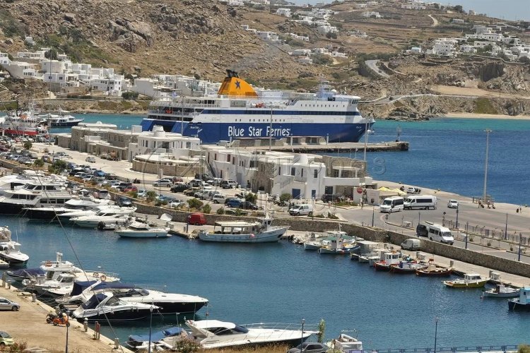Mykonos: Επιστρέφει από 3/6 το Blue Star Paros από Πειραιά και το Superferry από Ραφήνα για Μύκονο [Νέες Τιμές]