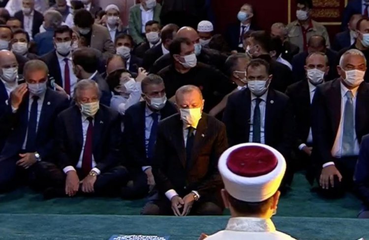 Hafia Sophia-Ιστορική βεβήλωση: Η προσευχή του Ερντογάν στην Αγιά Σοφιά (video)