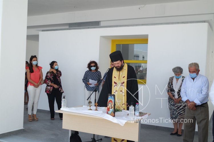 Mykonos: Αγιασμός στο νέο Γυμνάσιο Ανω Μεράς, Δωρεά της οικ. Γεωργίου Δακτυλίδη και της Ι.Μ. Παναγίας Τουρλιανής (Pics & vidς)