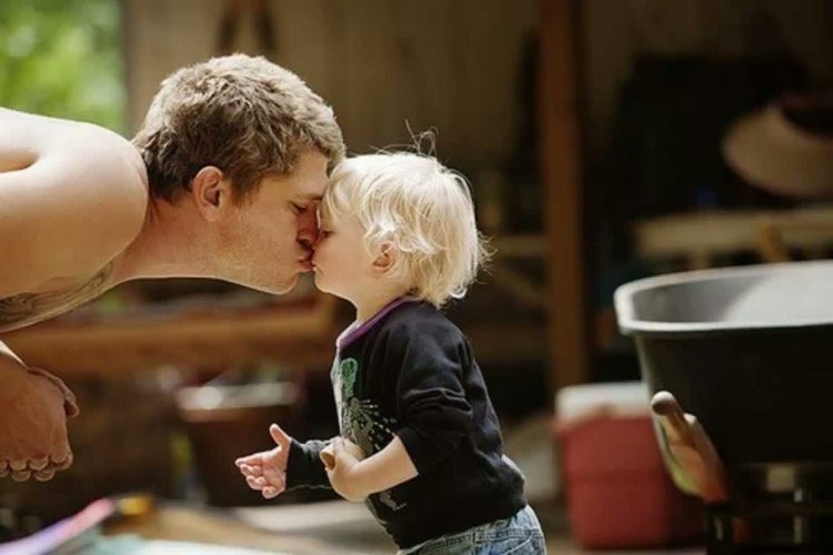 Paternity Leave: Άδεια δύο μήνες σε όλους τους πατεράδες!!