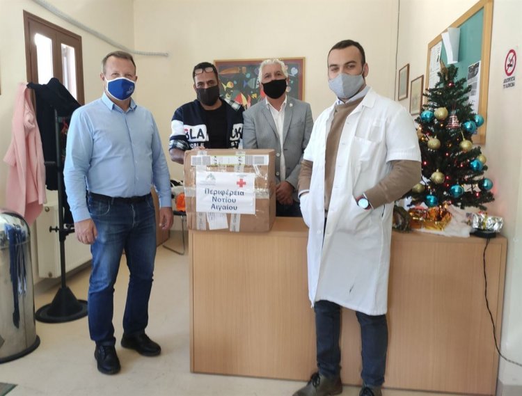 Aegean Islands – Antigen tests: Παράδοση διαγνωστικών τεστ αντιγόνου από την Περιφέρεια Ν. Αιγαίου στο Καστελλόριζο