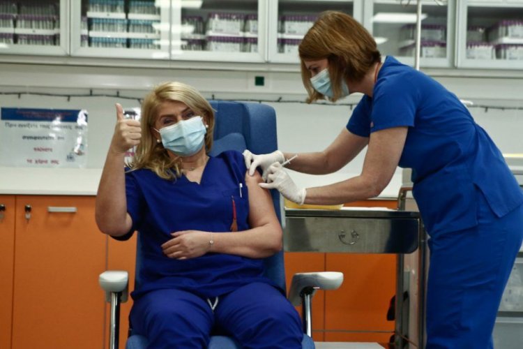 Coronavirus Vaccination: Ξεκίνησε από τον Ευαγγελισμό το «ταξίδι» της ελπίδας!