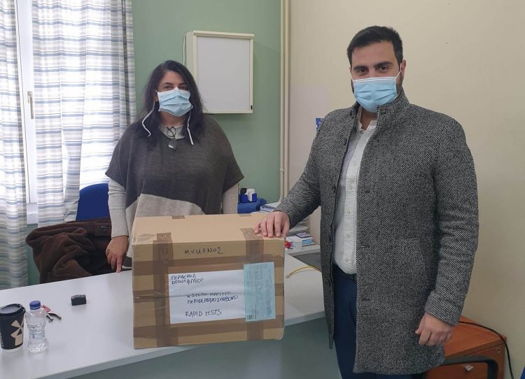 Coronavirus Ag Rapid Tests: Παράδοση rapid tests στο Κέντρο Υγείας Μυκόνου από την Περιφέρεια Ν. Αιγαίου