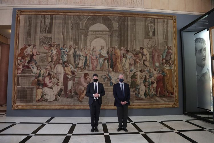 Greek Revolution Bicentenary: Στο περιστύλιο της Βουλής η «Σχολή των Αθηνών» της Γαλλικής Εθνοσυνέλευσης