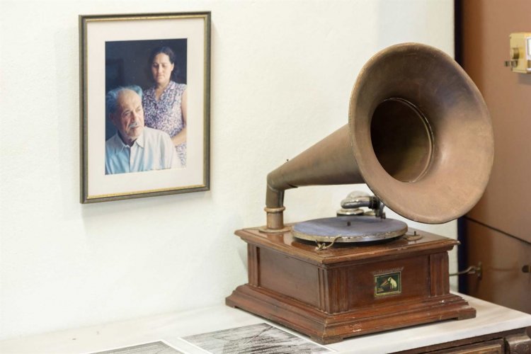 Municipality of Syros: Yπεγράφη η σύμβαση ανάθεσης του έργου «Ανάπτυξη ψηφιακών εφαρμογών για την επαφή με τον κόσμο του Μάρκου Βαμβακάρη»