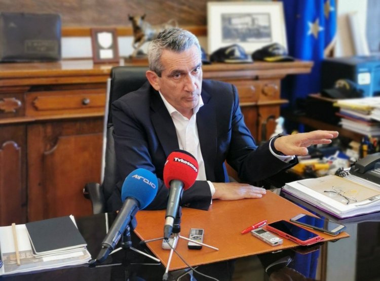 Aegean Islands - Χατζημάρκος προς Σαντορινιό: “Δασικοί χάρτες, συντελεστές ΦΠΑ και hot spot, η κληρονομιά σου στα νησιά μας”