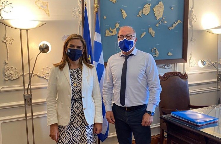 Aegean Islabds: Επίσκεψη της Υφυπουργού Υγείας Ζωής Ράπτη στον Χωρικό Αντιπεριφερειάρχη Κυκλάδων Γιώργο Λεονταρίτη