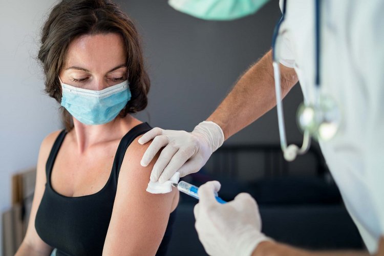 Covid-19 Vaccination: Με μία δόση πρέπει να εμβολιαστούν όσοι έχουν νοσήσει από Κορωνοϊό