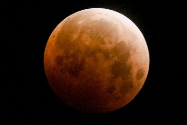 Last strawberry supermoon: Η τελευταία υπερπανσέληνος του 2021 το βράδυ της Πέμπτης 24 Ιουνίου