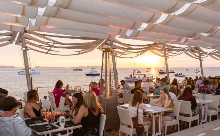 Covid Delta Plus variant: Το σχέδιο για να ξεκολλήσουν από τον βάλτο οι εμβολιασμοί, οι influencers, τα πρόστιμα και οι έφηβοι 15-17!!