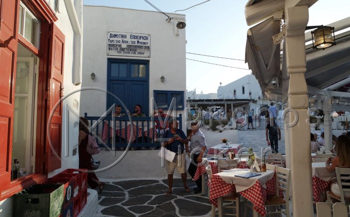 Mykonos Coast Guard: Παρουσιάστηκαν αυτοβούλως στο Λιμεναρχείο  και συνελήφθησαν ο πρόεδρος και ο προϊστάμενος της τεχνικής υπηρεσίας της ΔΕΥΑ Μυκόνου